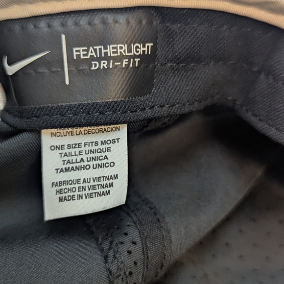 NIKE Featherlight Dry-Fit Hat Black & White OSFM - Picture 5 of 6